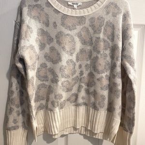 Splendid women’s neutral leopard print sweater! Brand New!!!